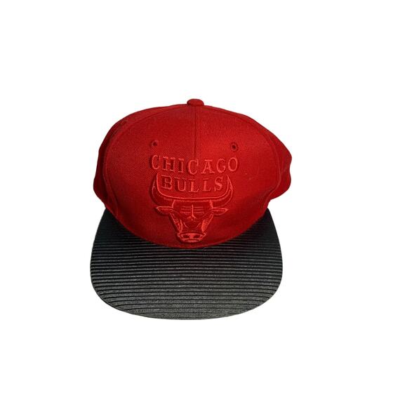 Chicago Bulls Red Black Mitchell & Ness Nostalgia adjustable men's snap ballcap - Picture 1 of 9